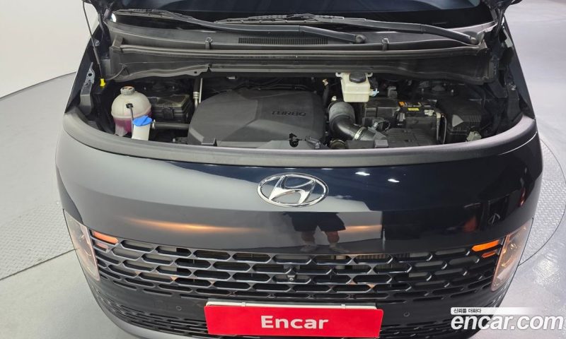 Hyundai Staria 4WD Tourer 9-Seater