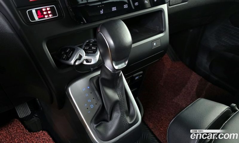 Hyundai Staria 4WD Tourer 9-Seater