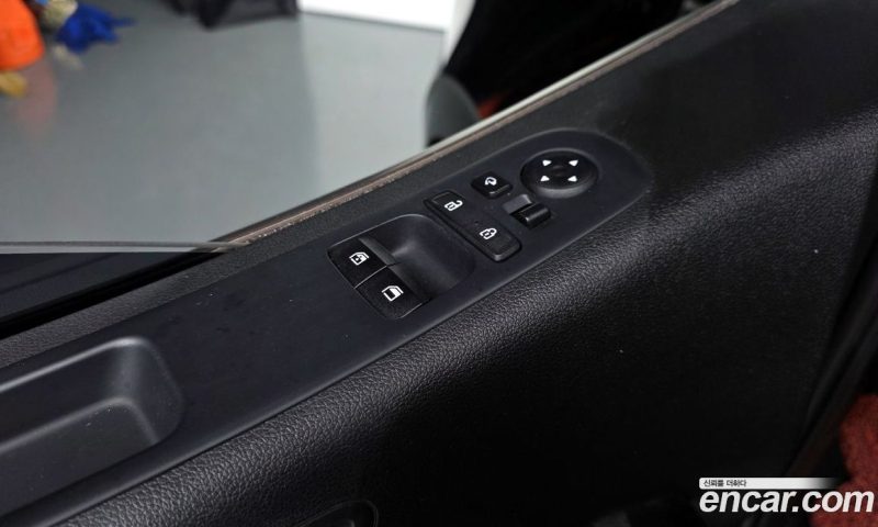 Hyundai Staria 4WD Tourer 9-Seater