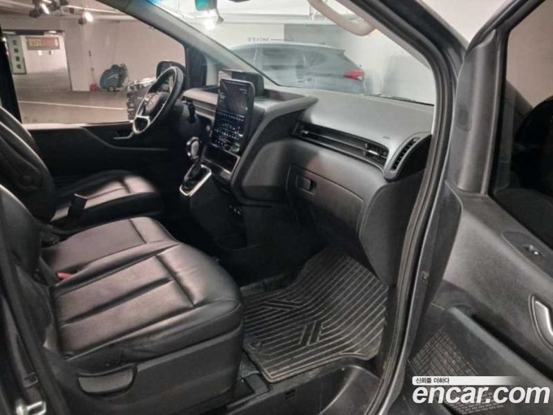 Hyundai Staria Tourer 9-Seater