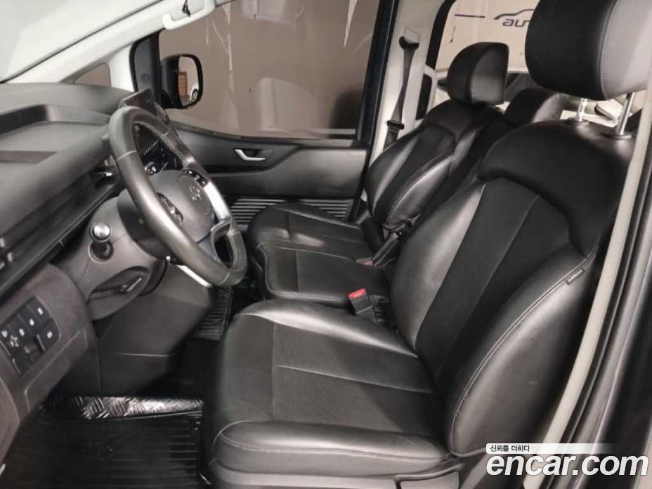 Hyundai Staria Tourer 9-Seater