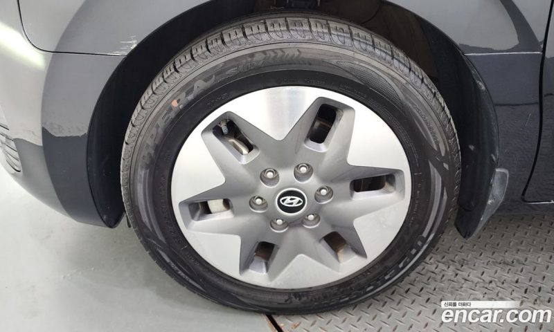 Hyundai Staria 4WD Tourer 11-Seater