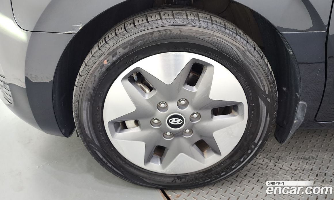 Hyundai Staria 4WD Tourer 11-Seater