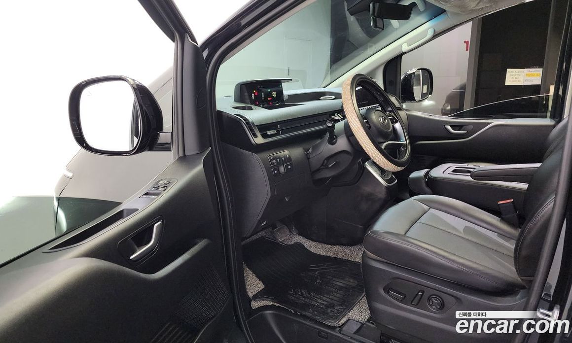 Hyundai Staria 4WD Tourer 11-Seater