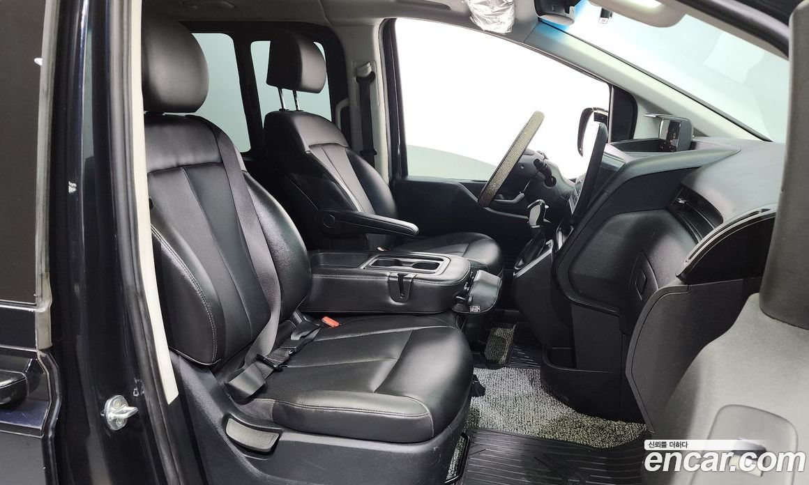 Hyundai Staria 4WD Tourer 11-Seater