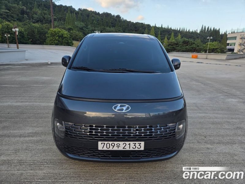 Hyundai Staria Tourer 11-Seater