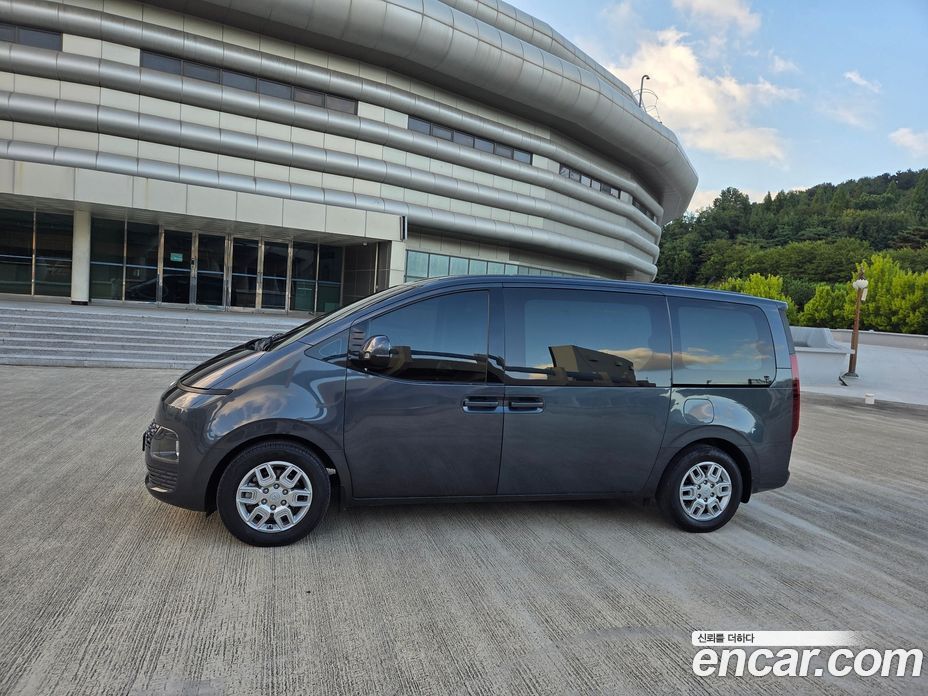 Hyundai Staria Tourer 11-Seater