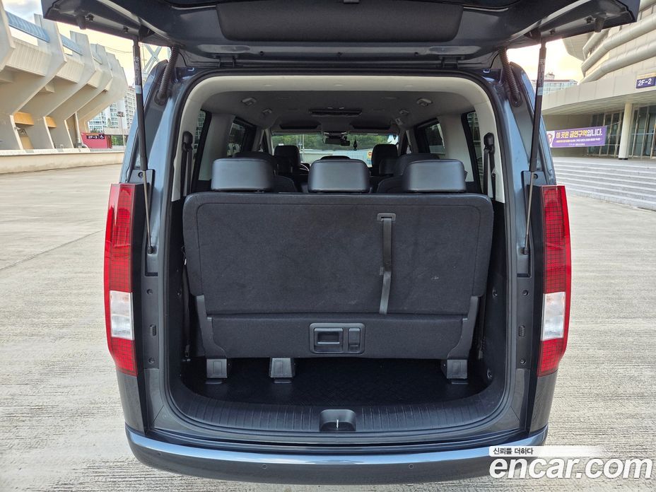Hyundai Staria Tourer 11-Seater