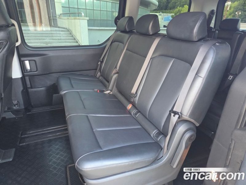 Hyundai Staria Tourer 11-Seater