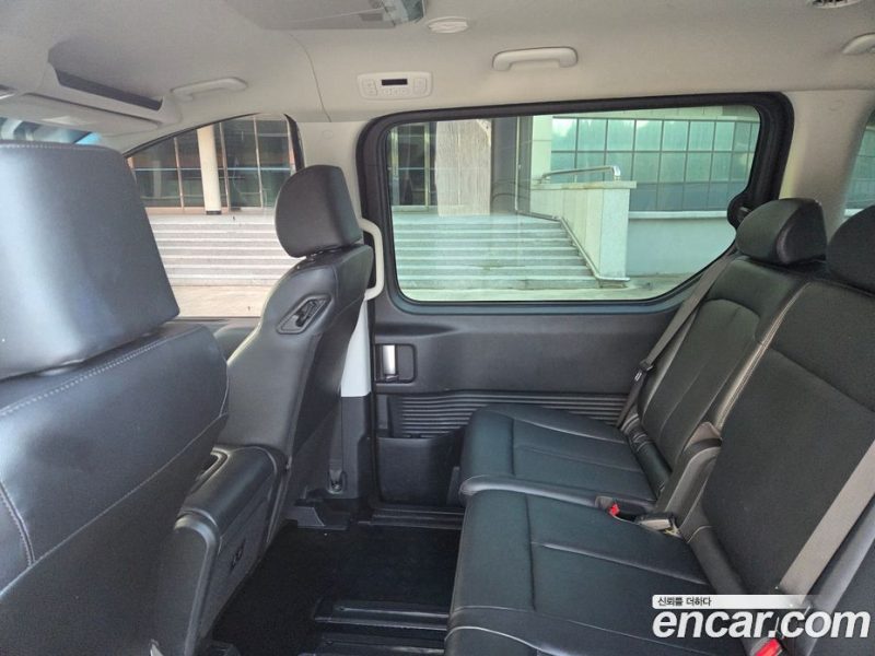 Hyundai Staria Tourer 11-Seater