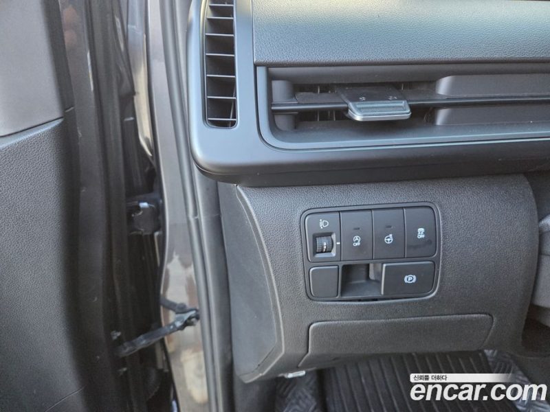 Hyundai Staria Tourer 11-Seater