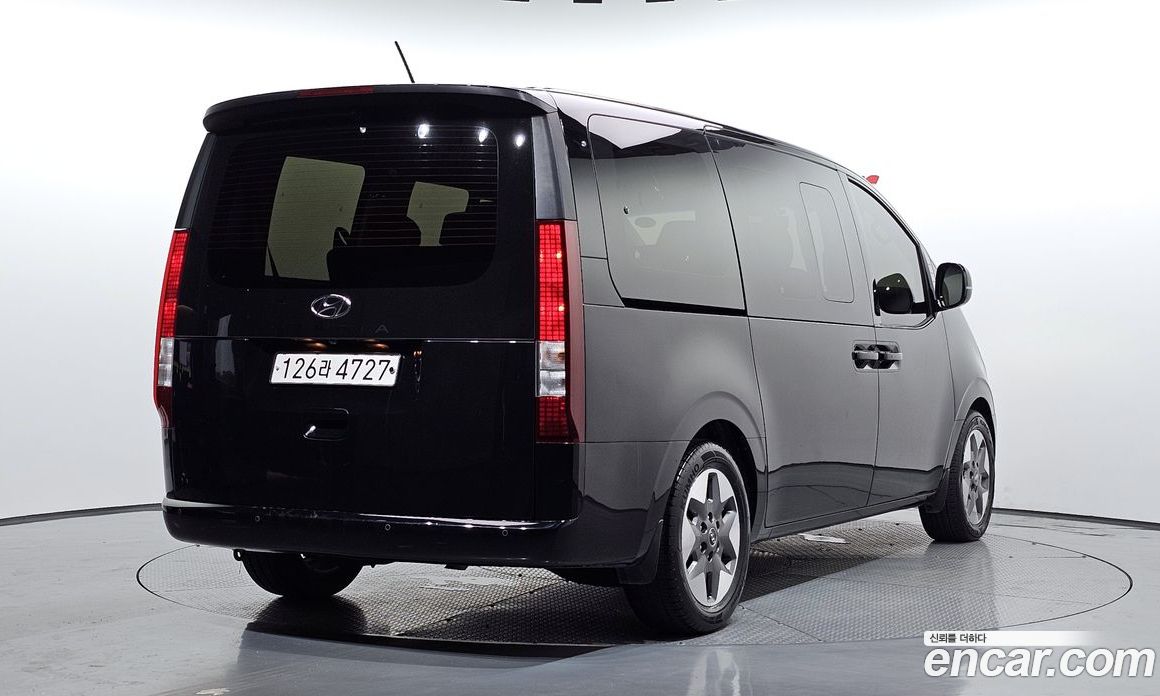 Hyundai Staria Tourer 9-Seater