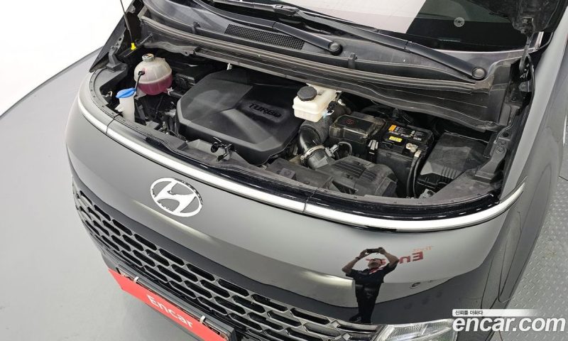 Hyundai Staria Tourer 9-Seater