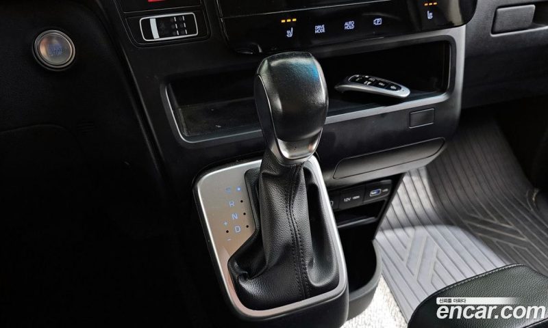 Hyundai Staria Tourer 9-Seater