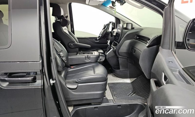 Hyundai Staria Tourer 9-Seater