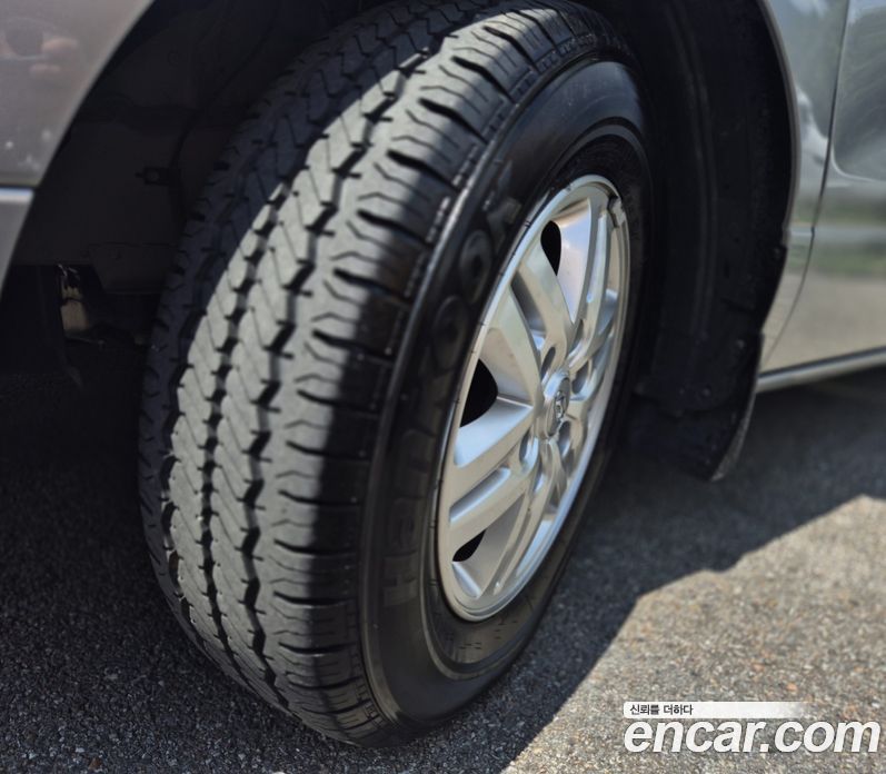 Hyundai Starex Van 3-Seater