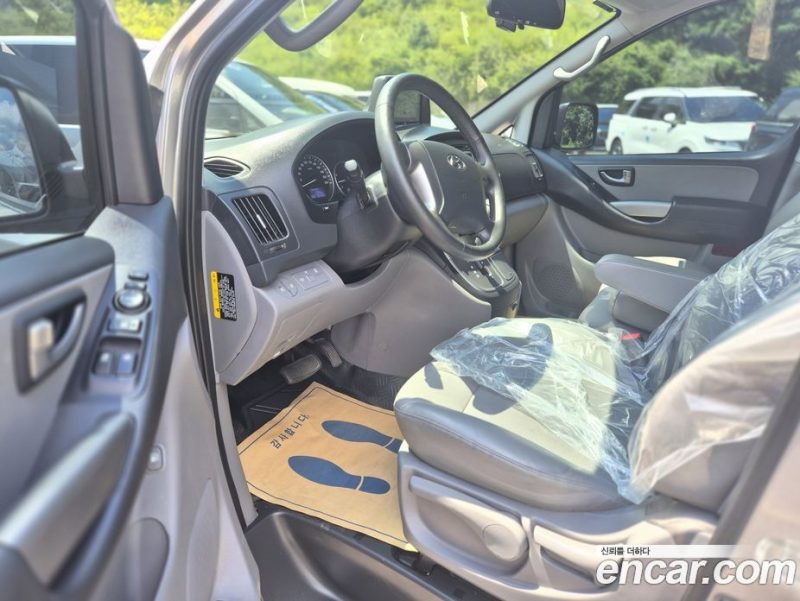 Hyundai Starex Van 3-Seater