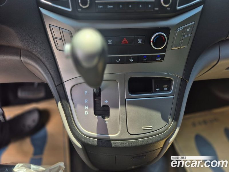 Hyundai Starex Van 3-Seater