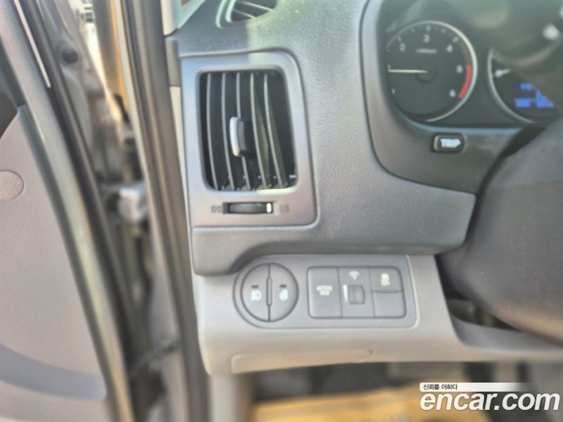 Hyundai Starex Van 3-Seater