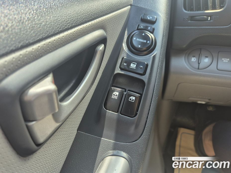 Hyundai Starex Van 3-Seater