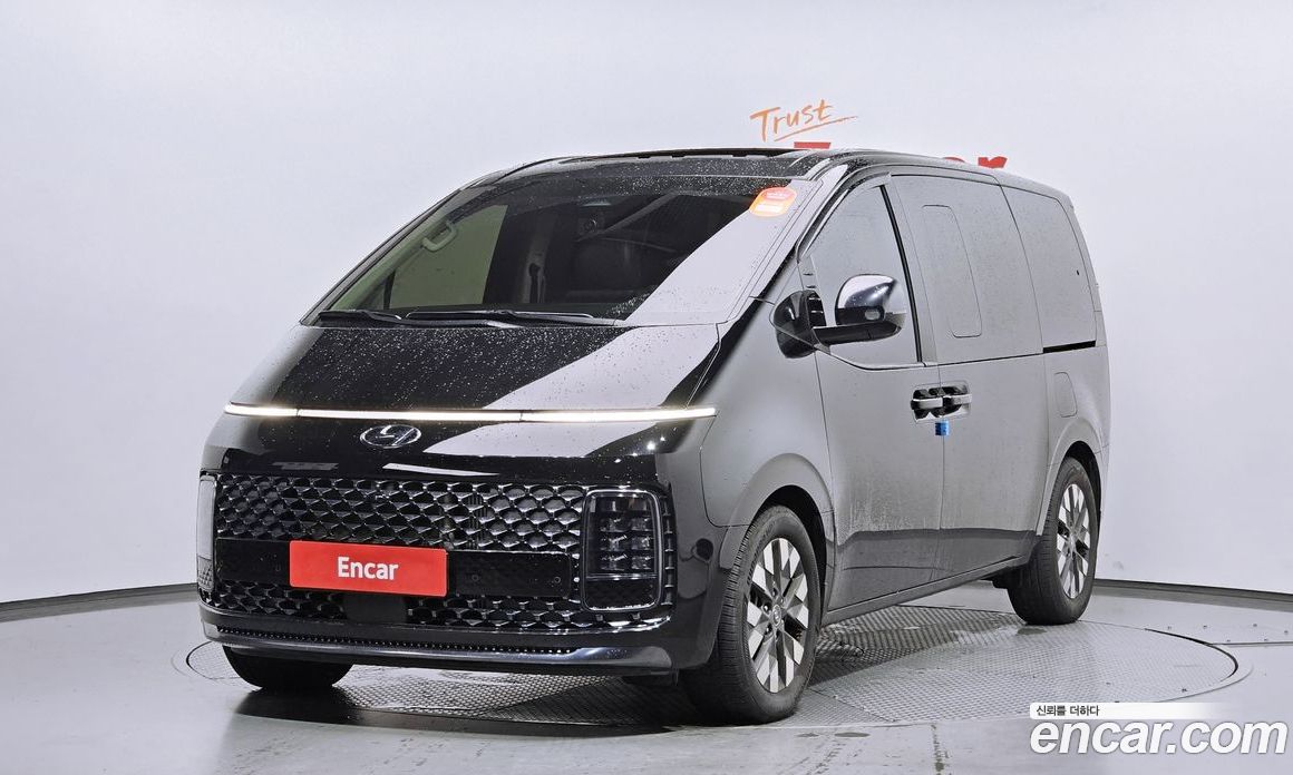 Hyundai Staria Lounge 9-Seater