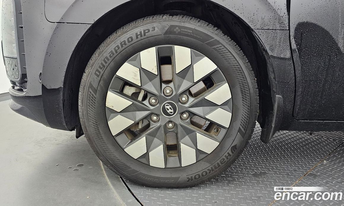 Hyundai Staria Lounge 9-Seater