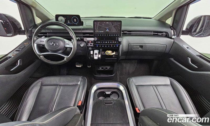 Hyundai Staria Lounge 9-Seater