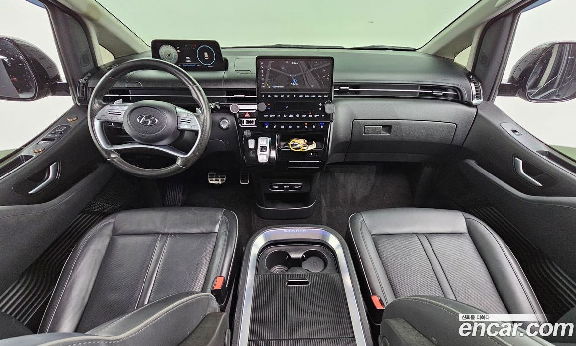 Hyundai Staria Lounge 9-Seater