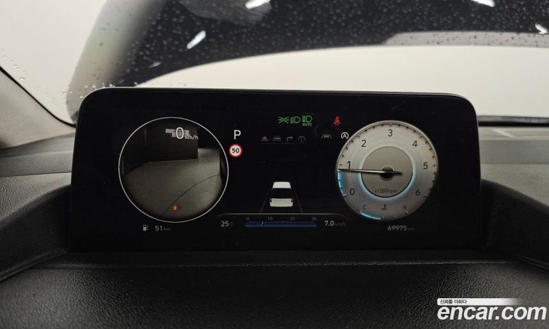 Hyundai Staria Lounge 9-Seater