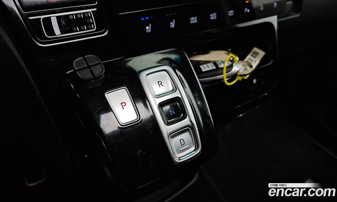 Hyundai Staria Lounge 9-Seater