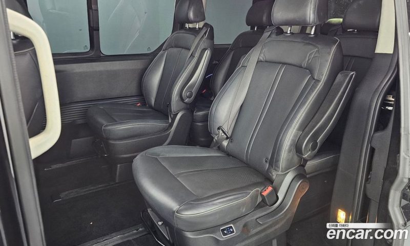 Hyundai Staria Lounge 9-Seater