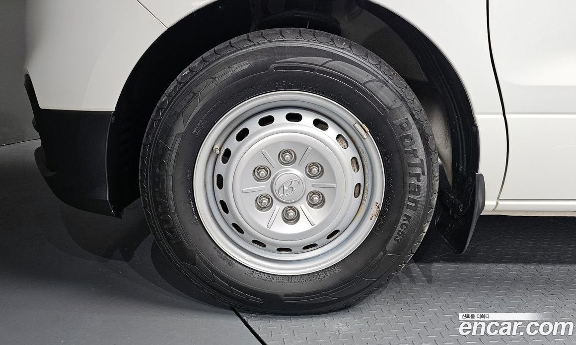 Hyundai Starex Van 3-Seater