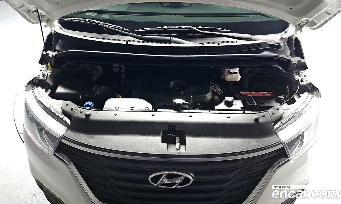 Hyundai Starex Van 3-Seater