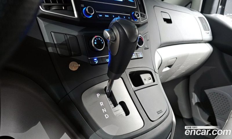 Hyundai Starex Van 3-Seater