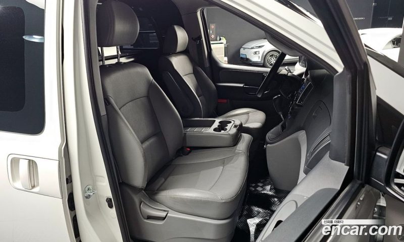 Hyundai Starex Van 3-Seater