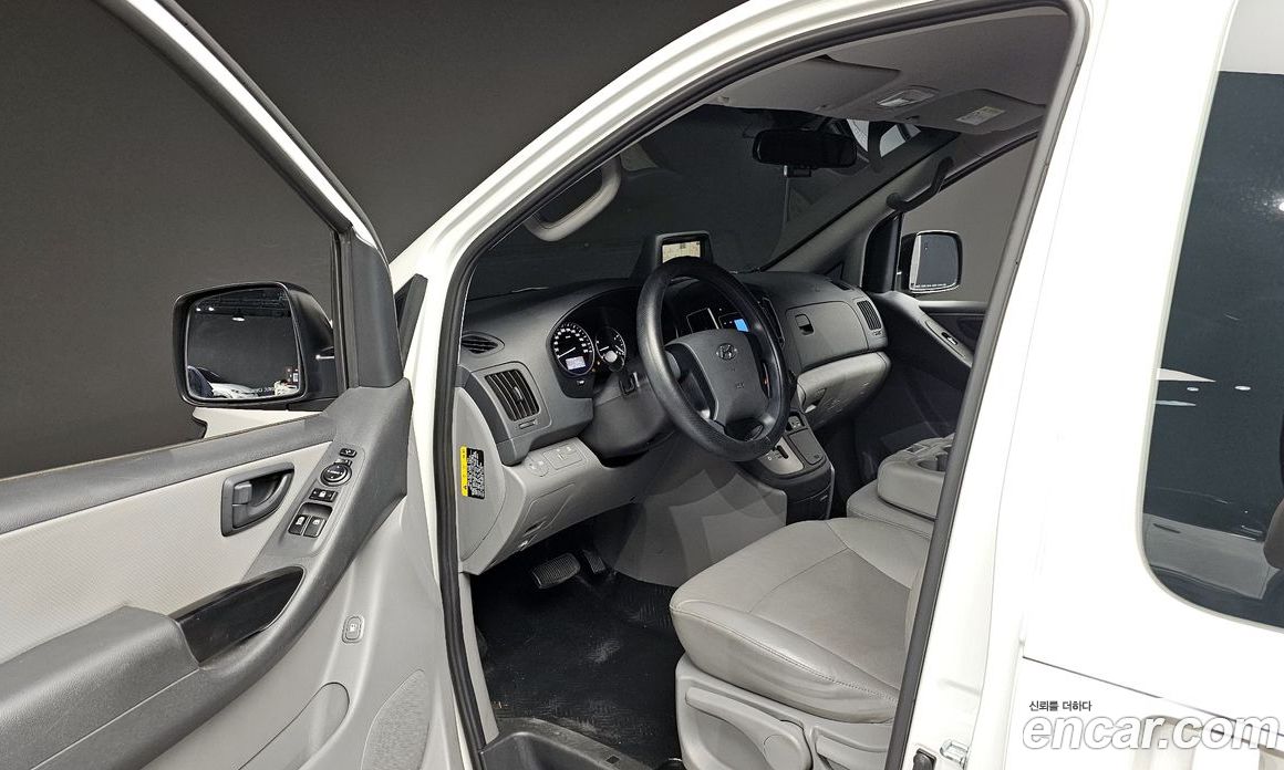 Hyundai Starex Van 3-Seater