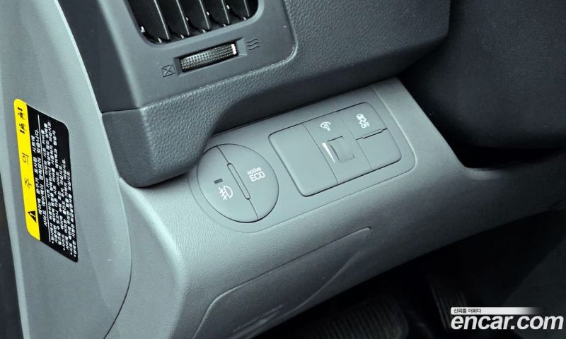 Hyundai Starex Van 3-Seater