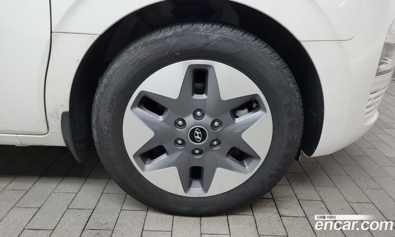 Hyundai Staria 4WD Tourer 9-Seater