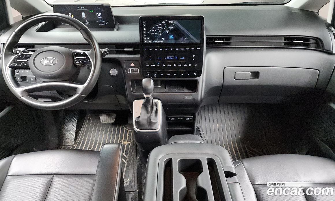 Hyundai Staria 4WD Tourer 9-Seater