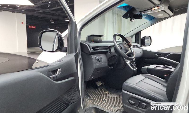 Hyundai Staria 4WD Tourer 9-Seater