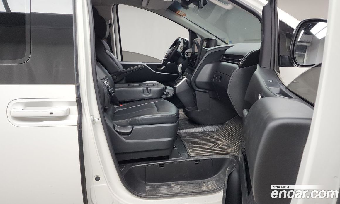 Hyundai Staria 4WD Tourer 9-Seater