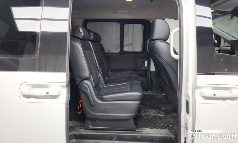 Hyundai Staria 4WD Tourer 9-Seater