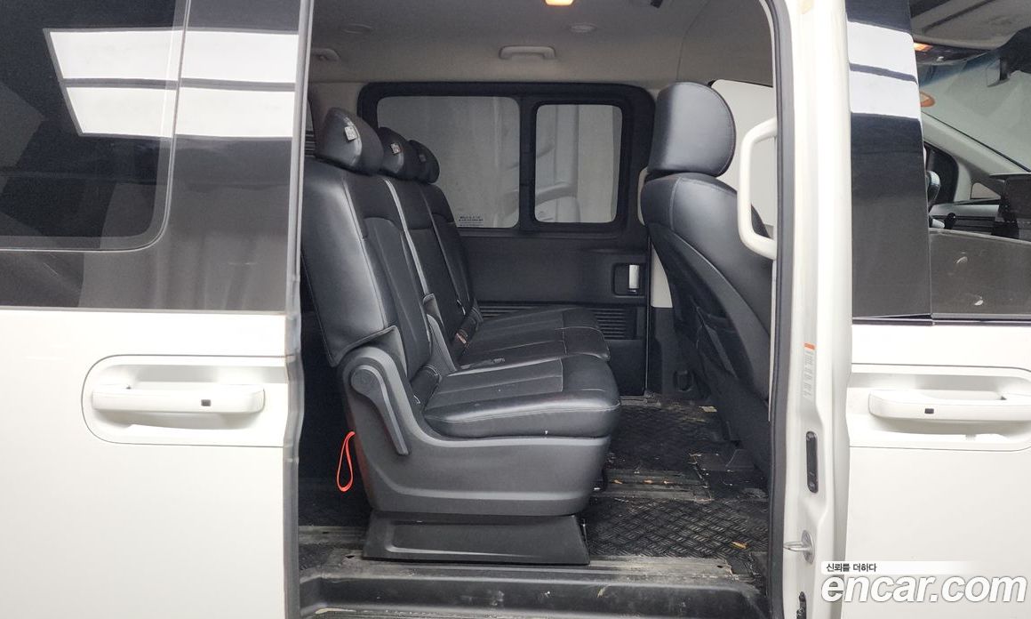 Hyundai Staria 4WD Tourer 9-Seater