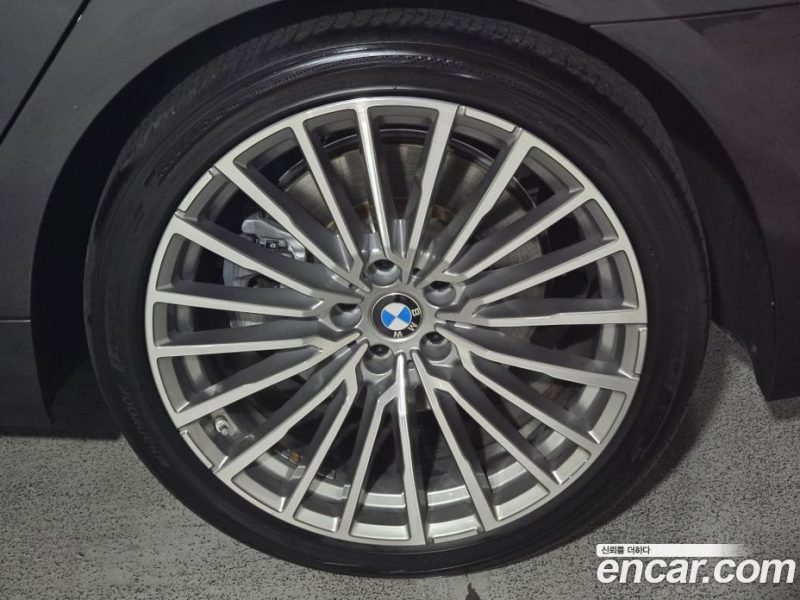 BMW 7-Series 740Li xDrive Design Pure Excellence