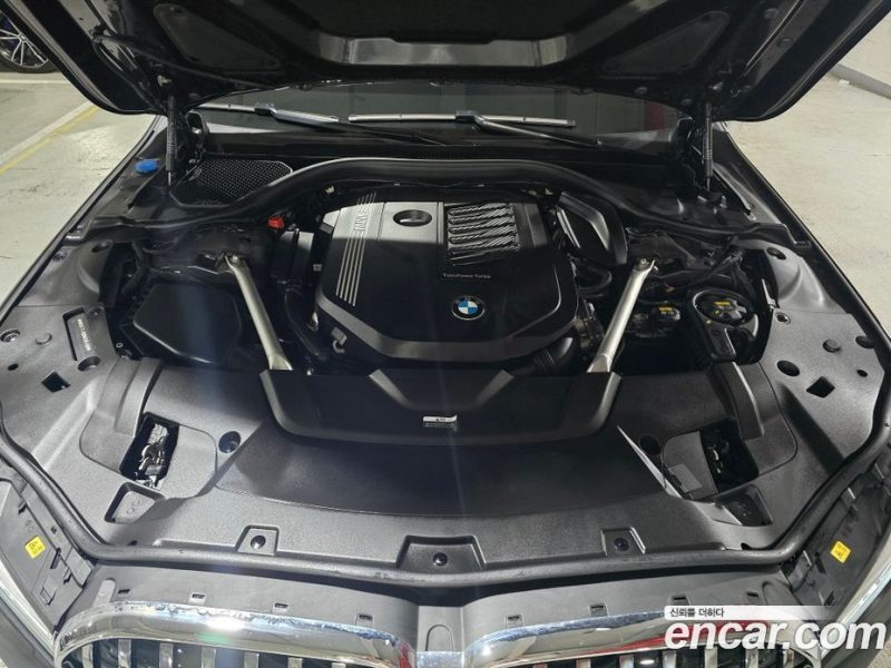 BMW 7-Series 740Li xDrive Design Pure Excellence