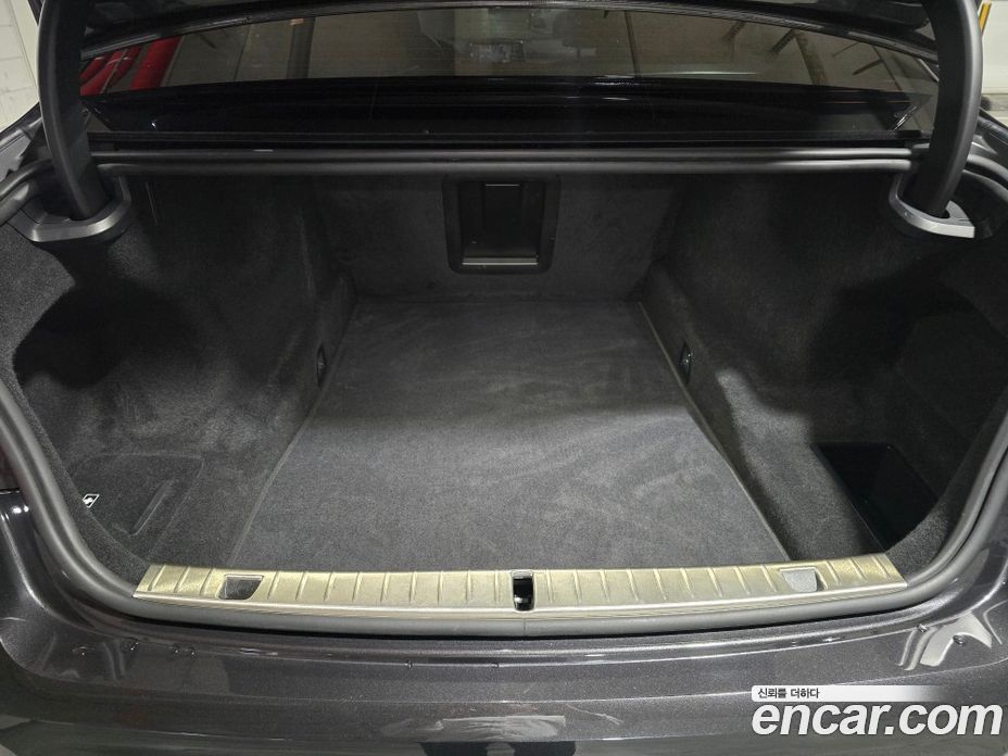 BMW 7-Series 740Li xDrive Design Pure Excellence