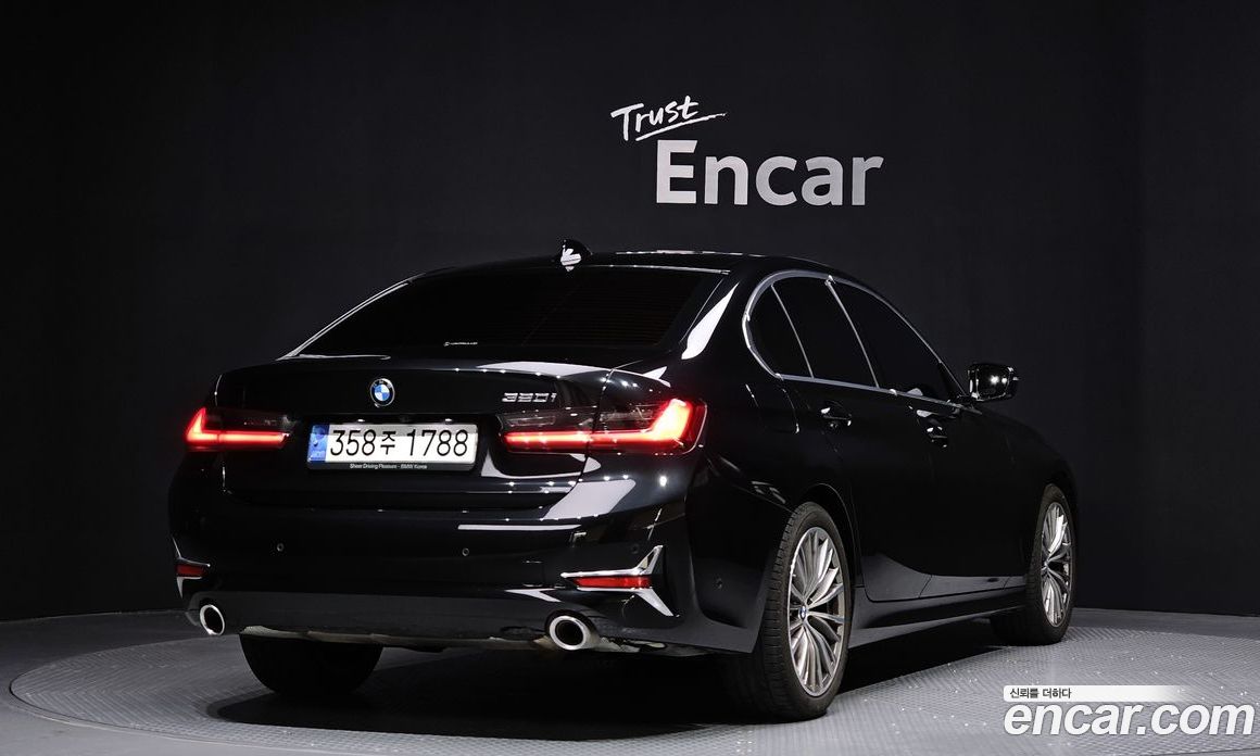 BMW 3-Series i320 Luxury