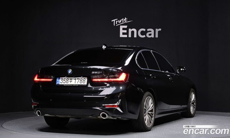 BMW 3-Series i320 Luxury