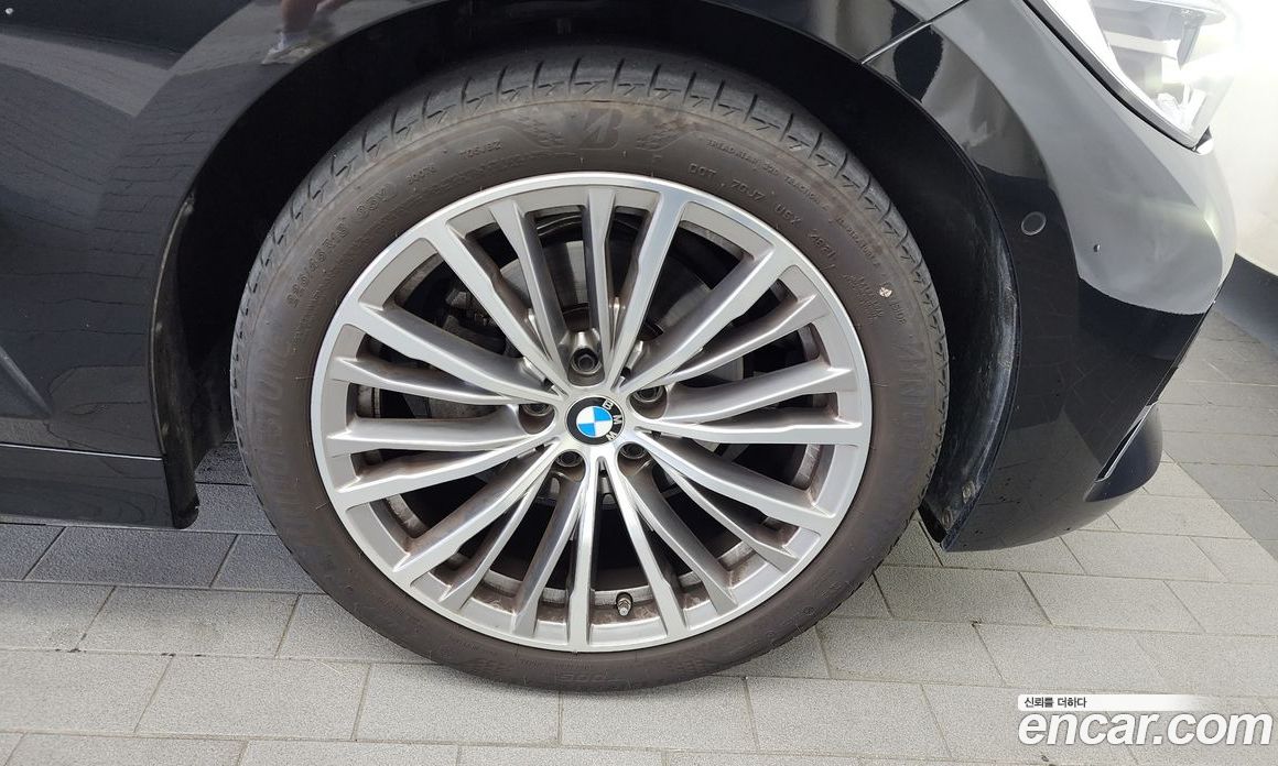 BMW 3-Series i320 Luxury