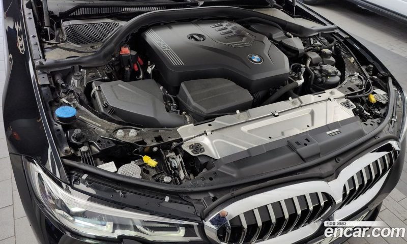 BMW 3-Series i320 Luxury